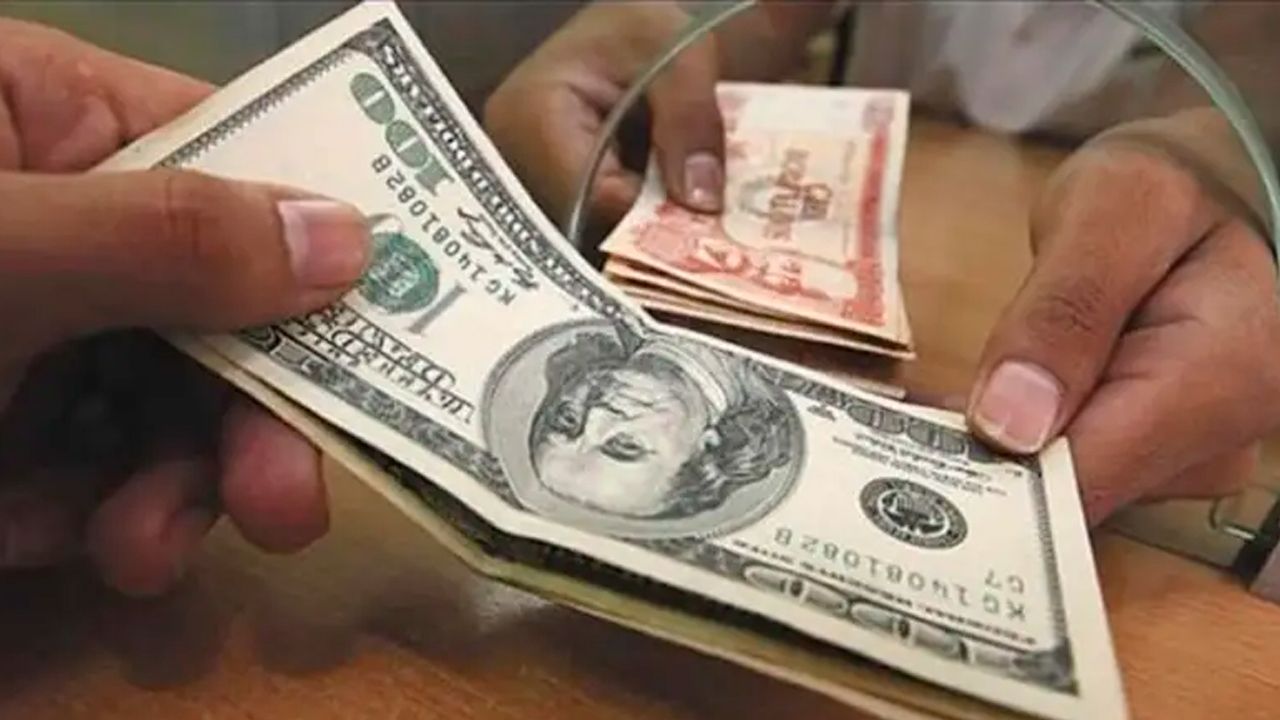 Dólar paralelo registra leve alza en Bolivia este viernes