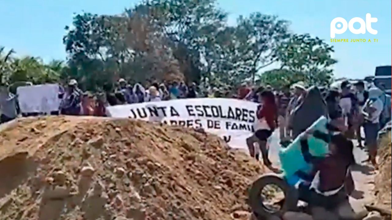 Padres de familia bloquean ruta principal en Yapacaní por falta de desayuno escolar