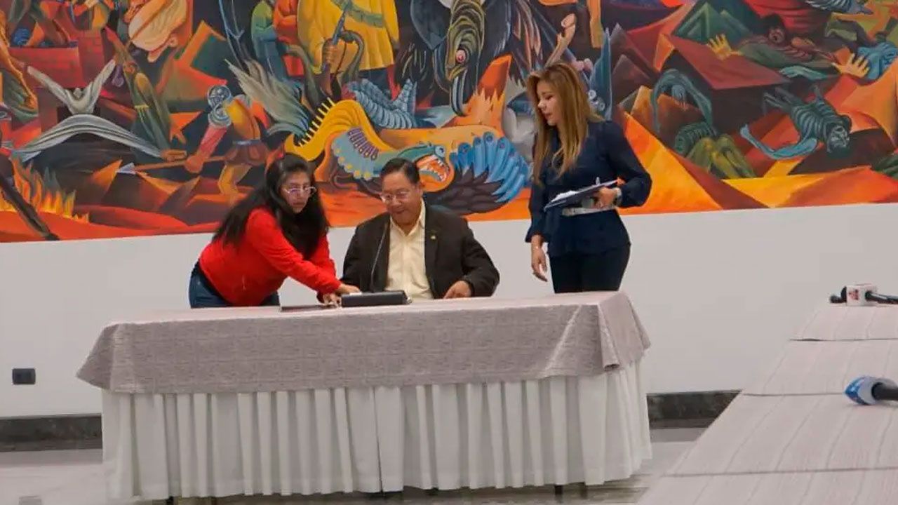 Arce convocará a Paz y Tuto para informar sobre economía y combustible  