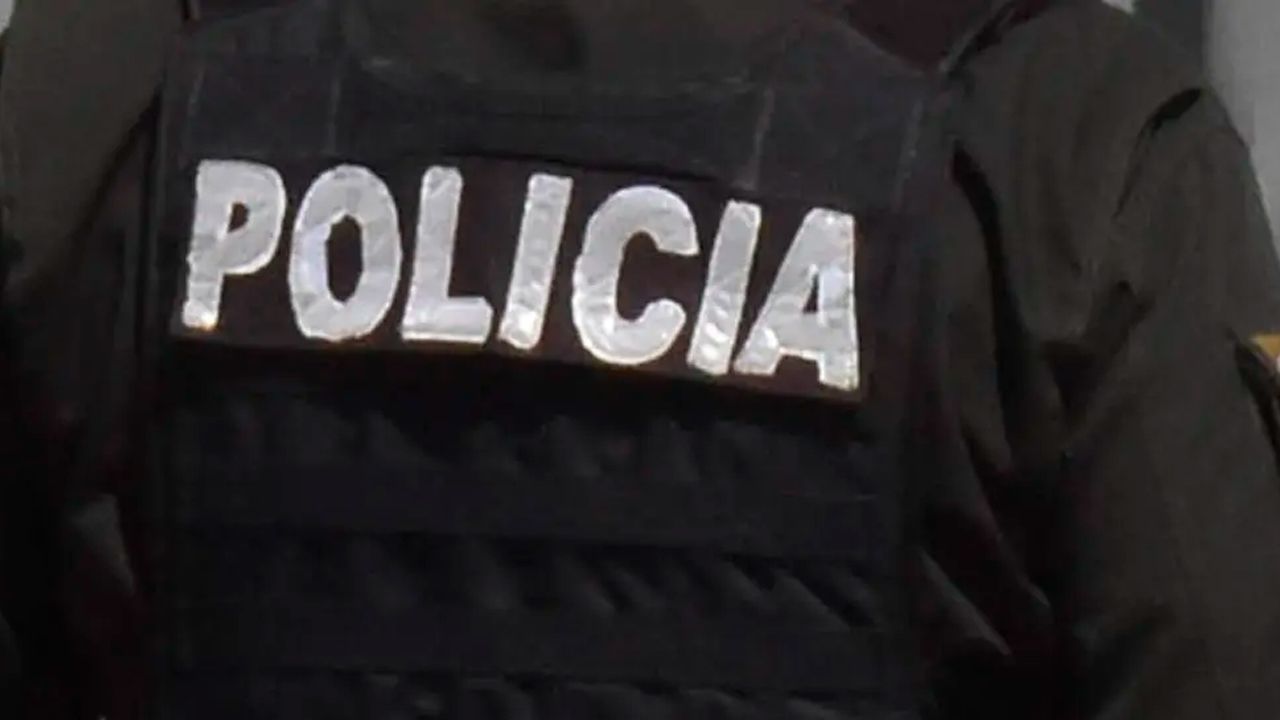 Vecinos detienen a hombre que espiaba a su vecina en la ducha en El Alto