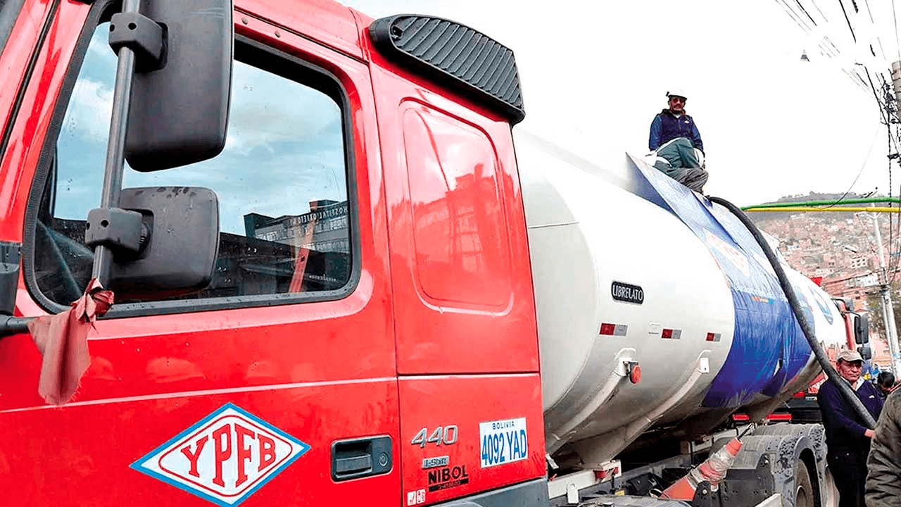 Choferes presionan por importación directa de combustibles
