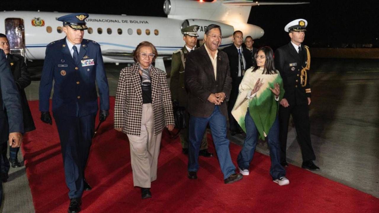 Luis Arce llega a Bogotá para participar en la Cumbre de Países Amazónicos