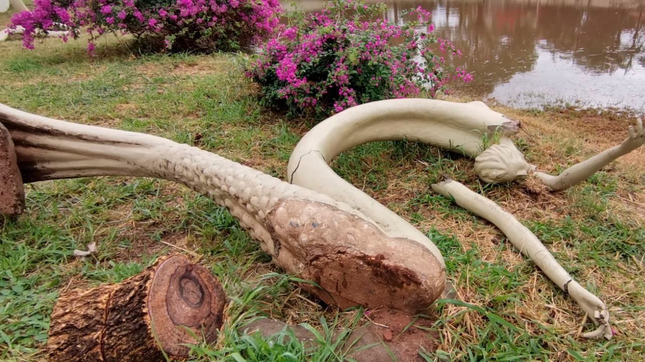 Hidras y sirenas del parque El Arenal  están destruidas y abandonadas en  Los Olivos