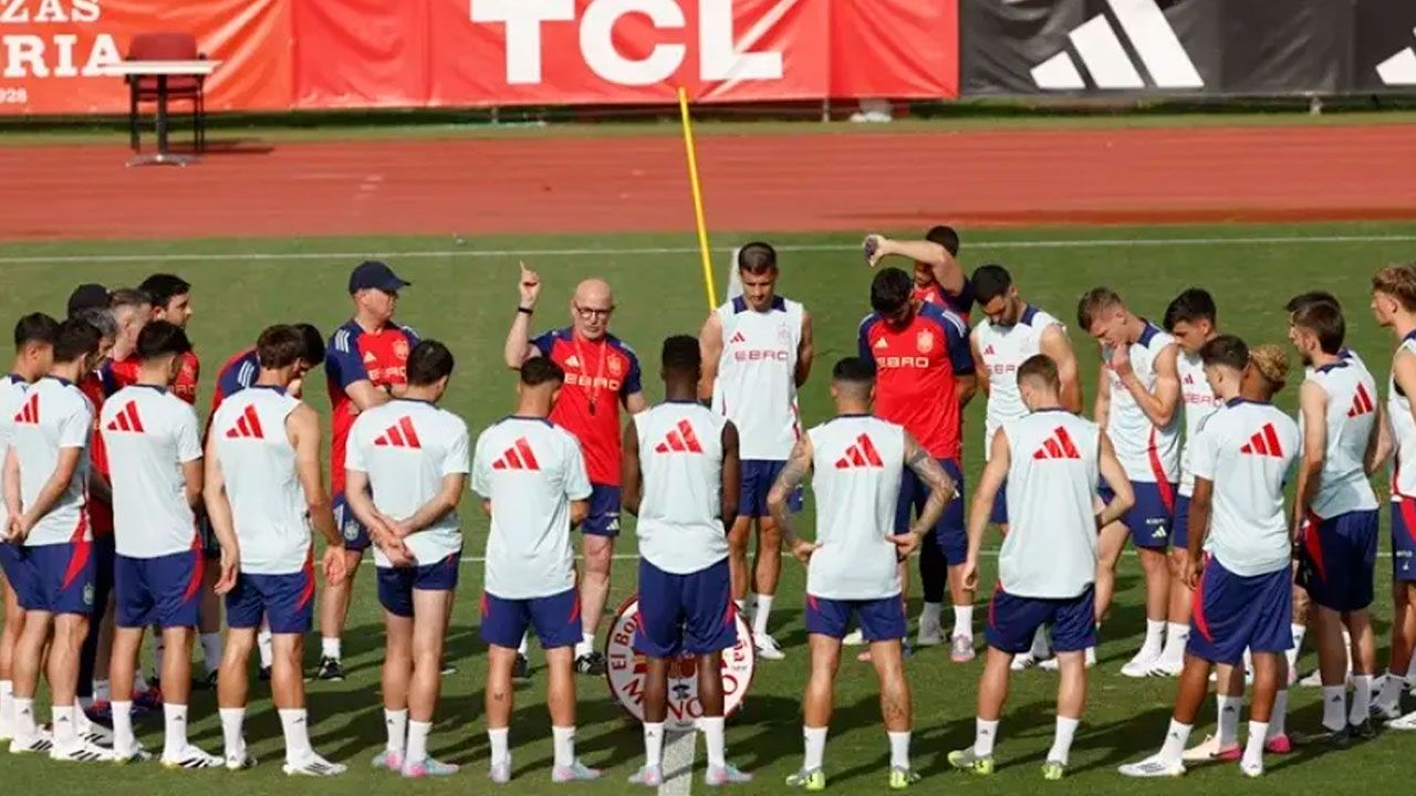 España confirma su lista para el  inicio de las Eliminatorias al  Mundial 2026