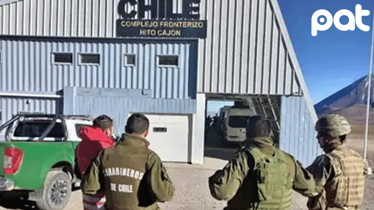Policías bolivianos detenidos en Chile por drogas y armas