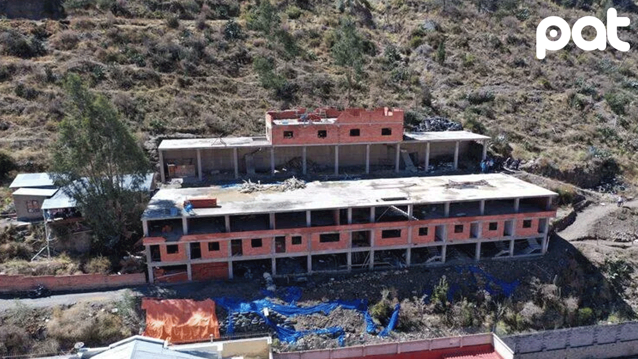 Construcción ilegal en Irpavi pone en riesgo viviendas vecinales