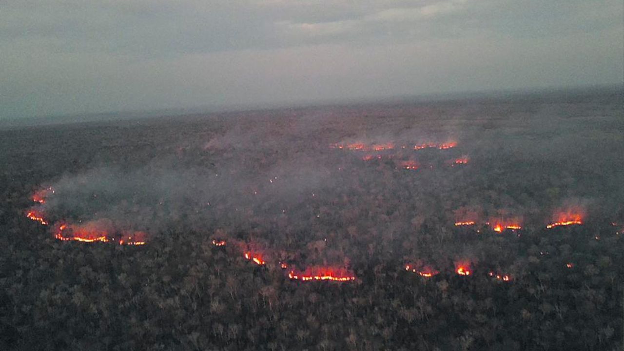 Incendios avanzan en Ñembi Guasu y San Matías mientras falta combustible para el combate