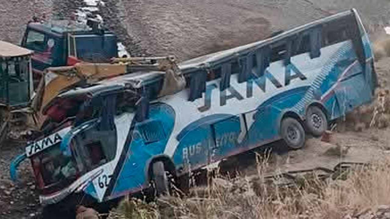 Flota  sama   sufre  accidente  en  la  carretera POTOSÍ-ORURO