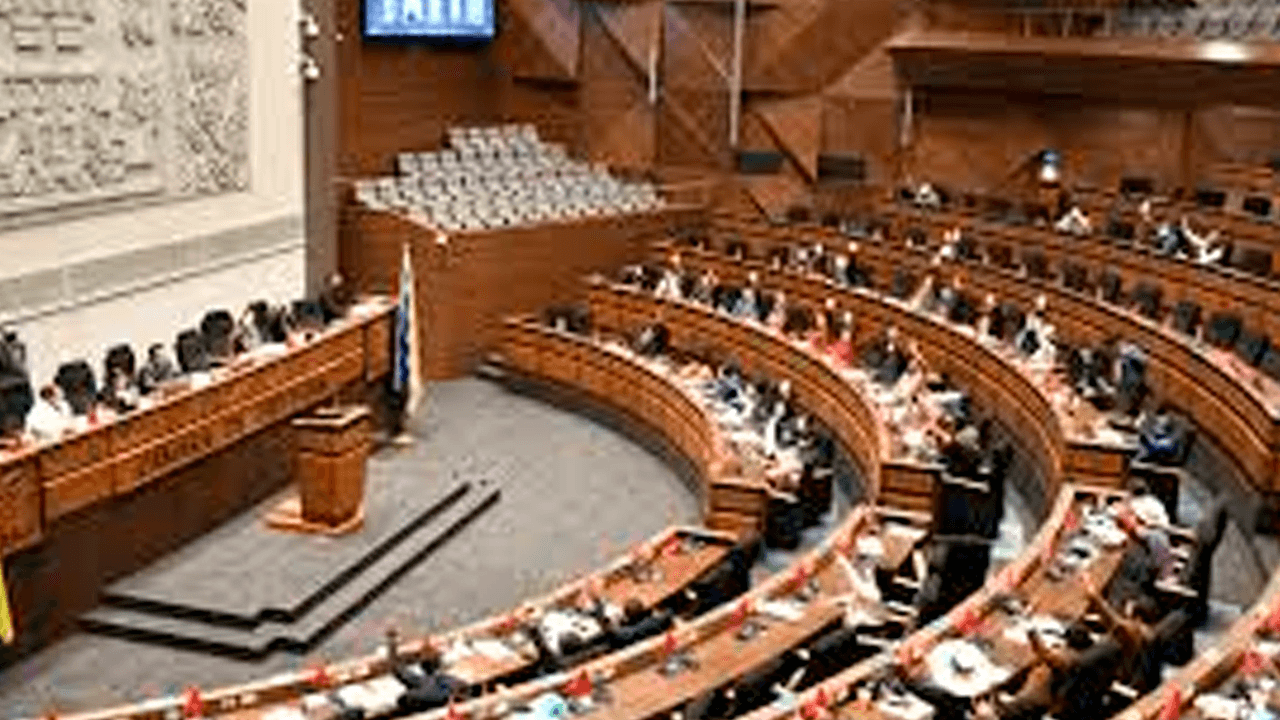 Legislativo rechaza financiamiento de $us 100 millones para programa de empleo