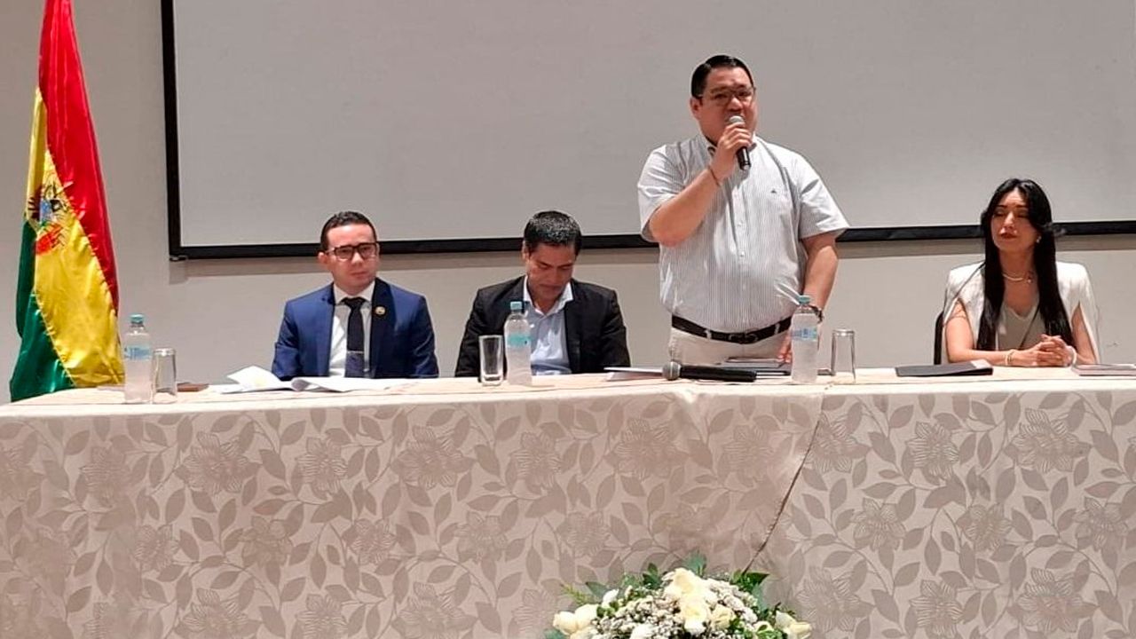 Fiscal General y notarios de Santa Cruz acuerdan fortalecer coordinación institucional
