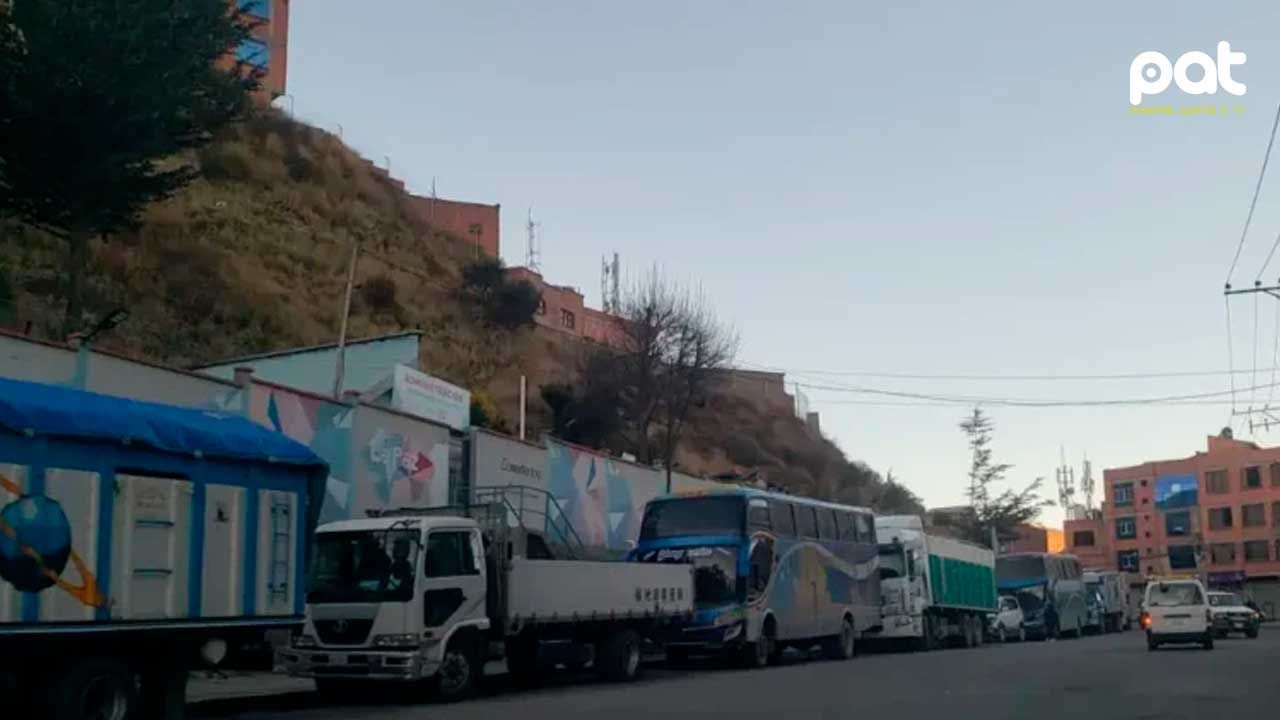 Ministro de Hidrocarburos dice que filas de combustibles se deben a acopio por incertidumbre ante cambio de Gobierno