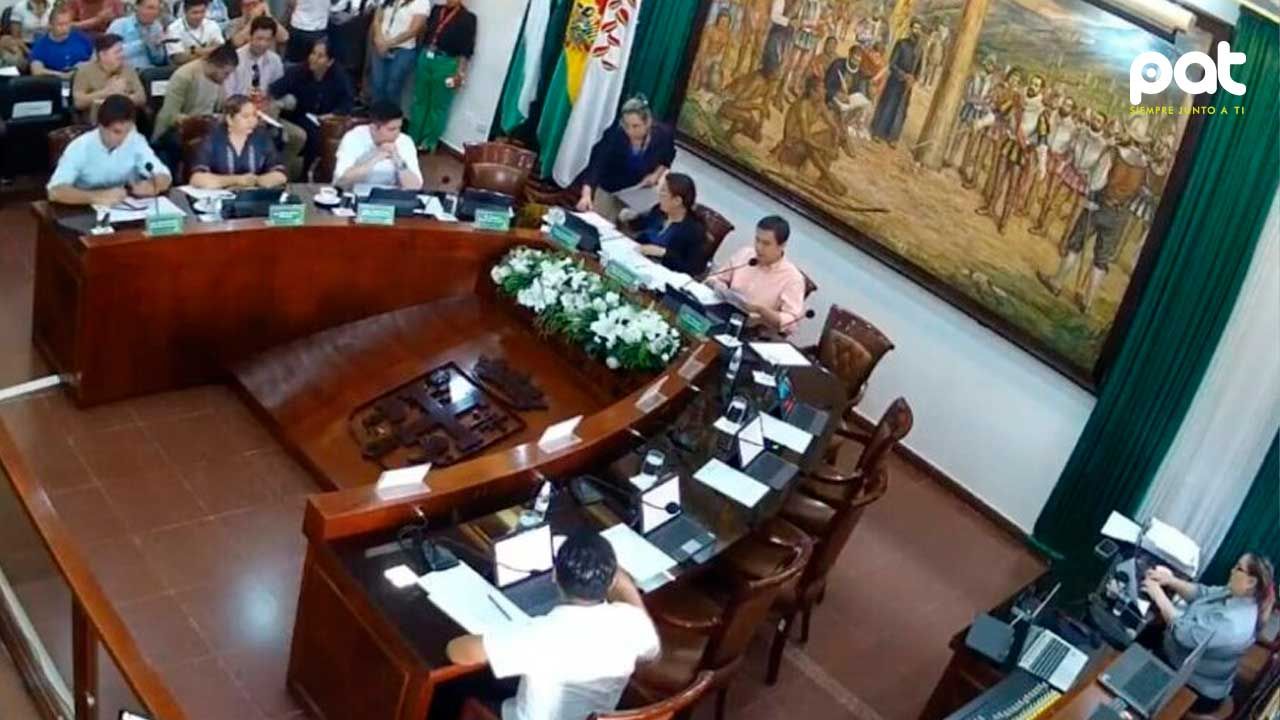 Concejales piden renuncia de Jhonny Fernández y solicitó cabildo para frenar corrupción en Santa Cruz