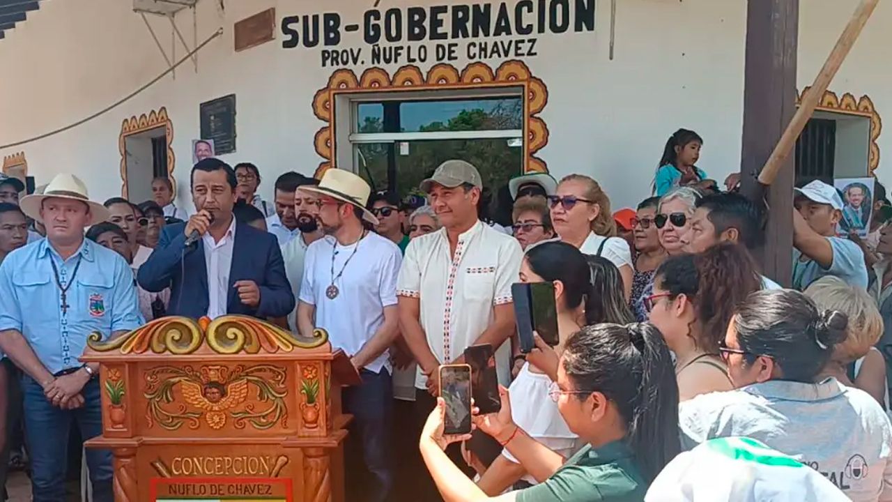 Camacho entrega equipos en la Chiquitanía mientras persisten seis incendios