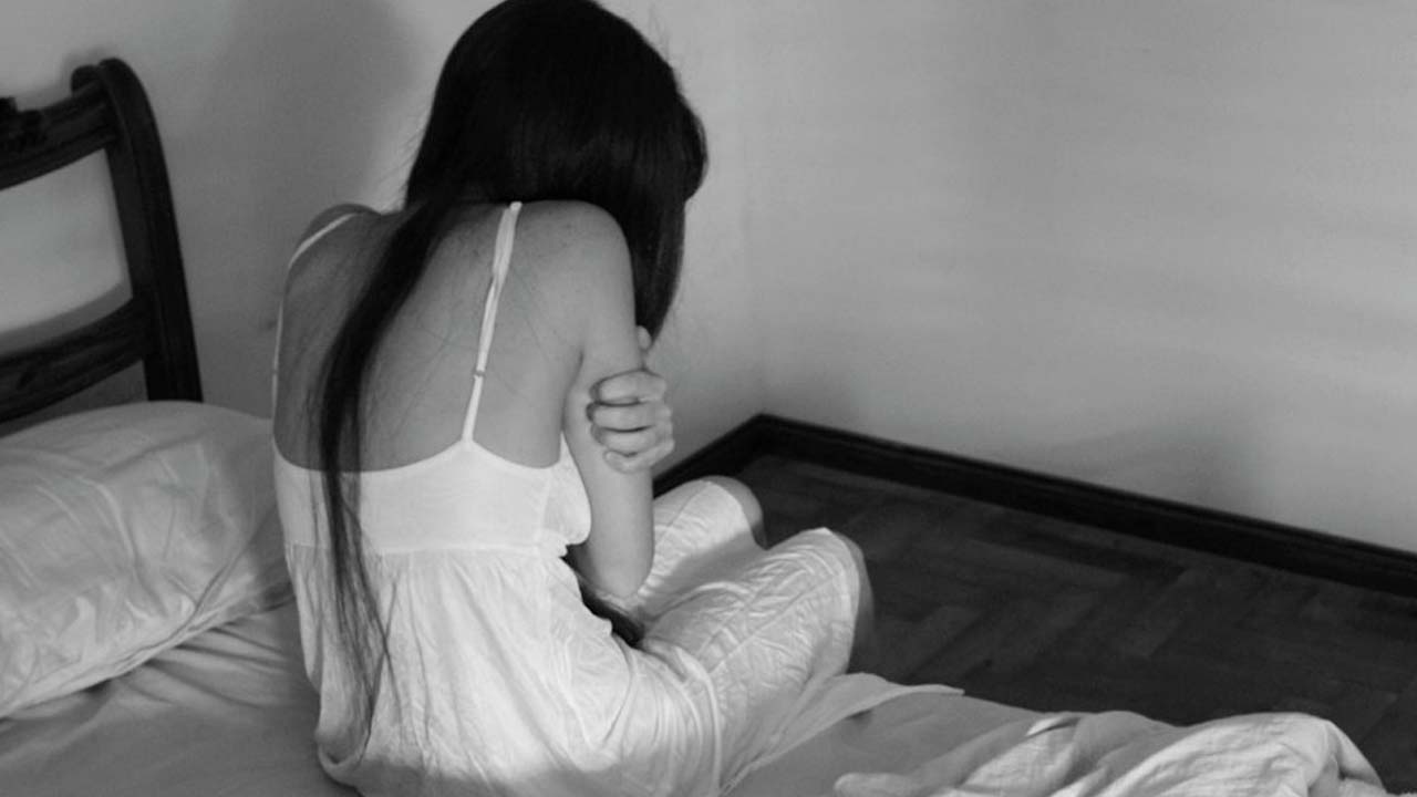 Mujer aprehendida por supuesto caso de violación sexual comercial