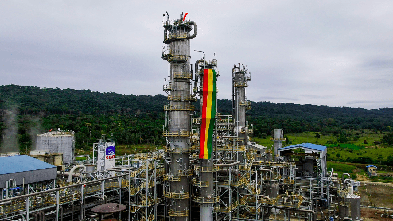 Bolivia alcanza récord histórico con más de 384 mil toneladas de urea producidas entre enero y agosto