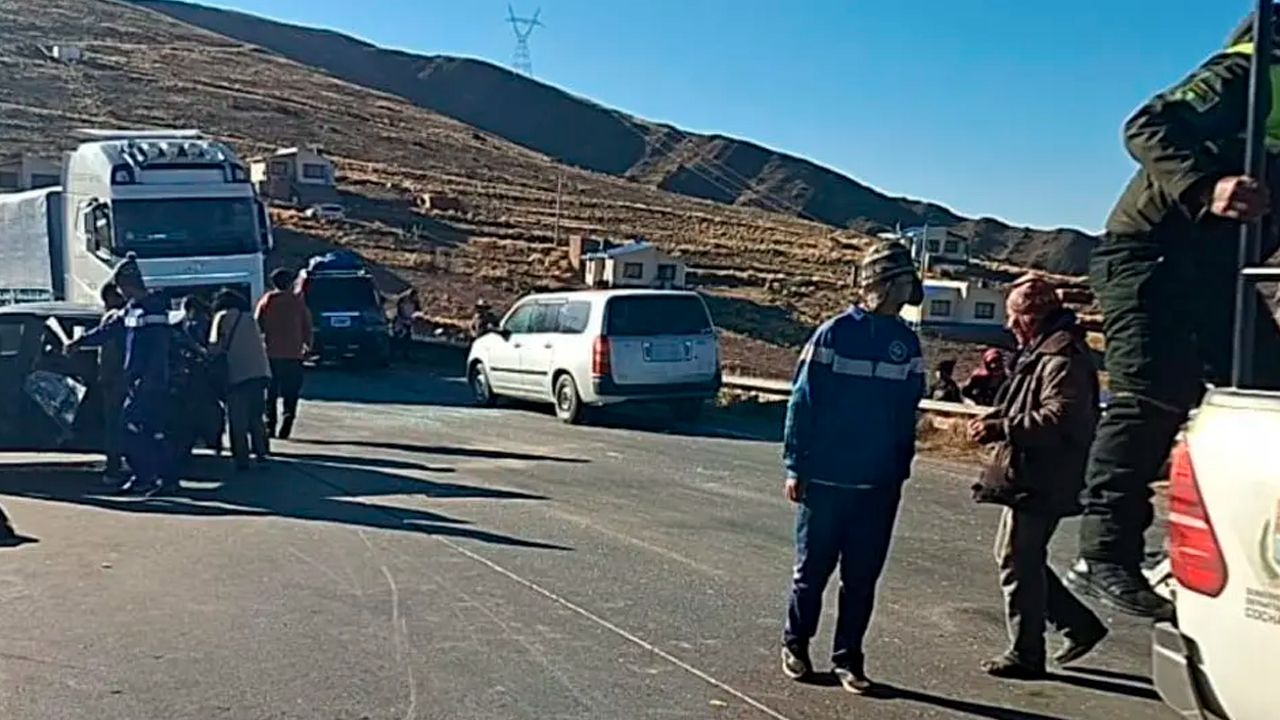 Choque en la ruta Cochabamba Oruro deja un niño fallecido y seis heridos