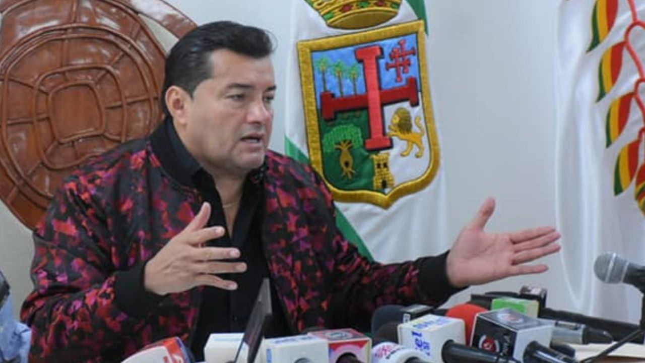 Jhonny anuncia un nuevo viaje al exterior tres días después de que declarara que su gestión municipal “recién” había comenzado