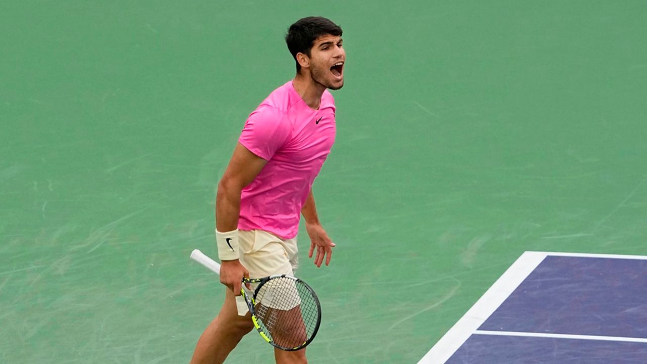 Carlos Alcaraz reina en Indian Wells y recupera el número uno mundial