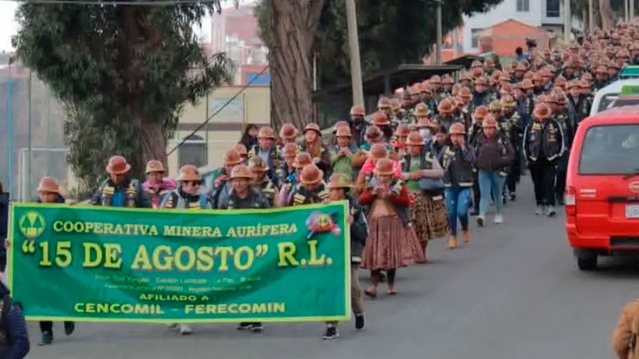 Cooperativistas entregan pliego petitorio y piden audiencia con el presidente Arce