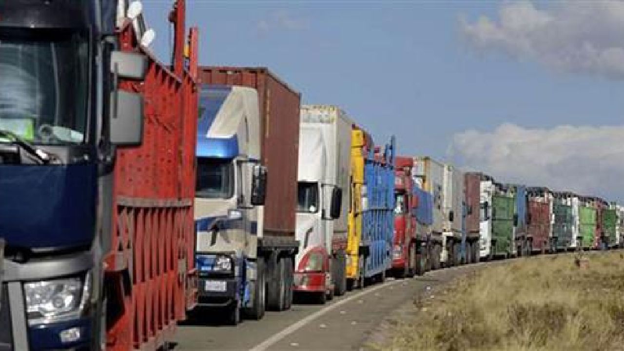 Choferes afectados por cobros, "hasta 100 Bs" en algunos puntos de bloqueos