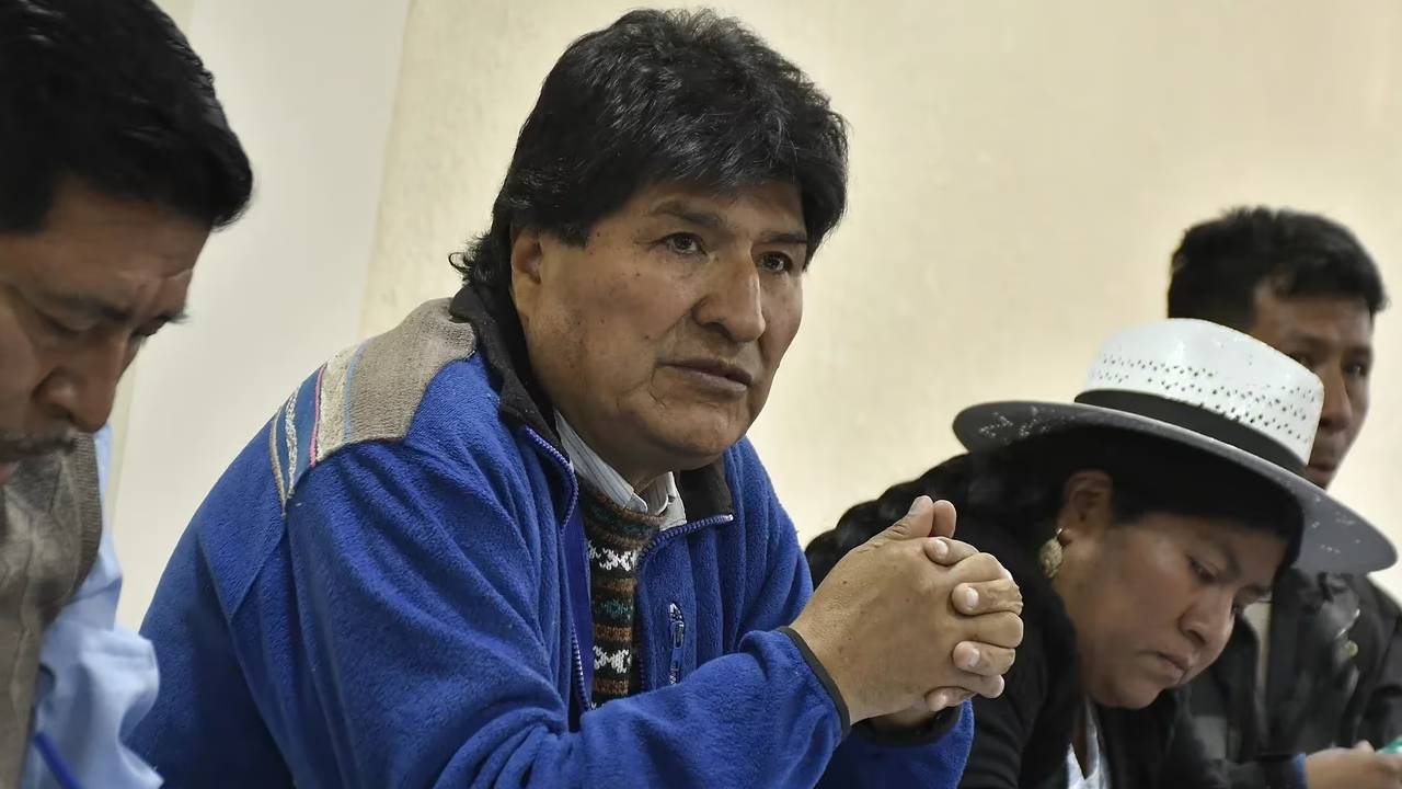 Evo opina que la política debe priorizar a los "pobres" en lugar de favorecer a los "adinerados"
