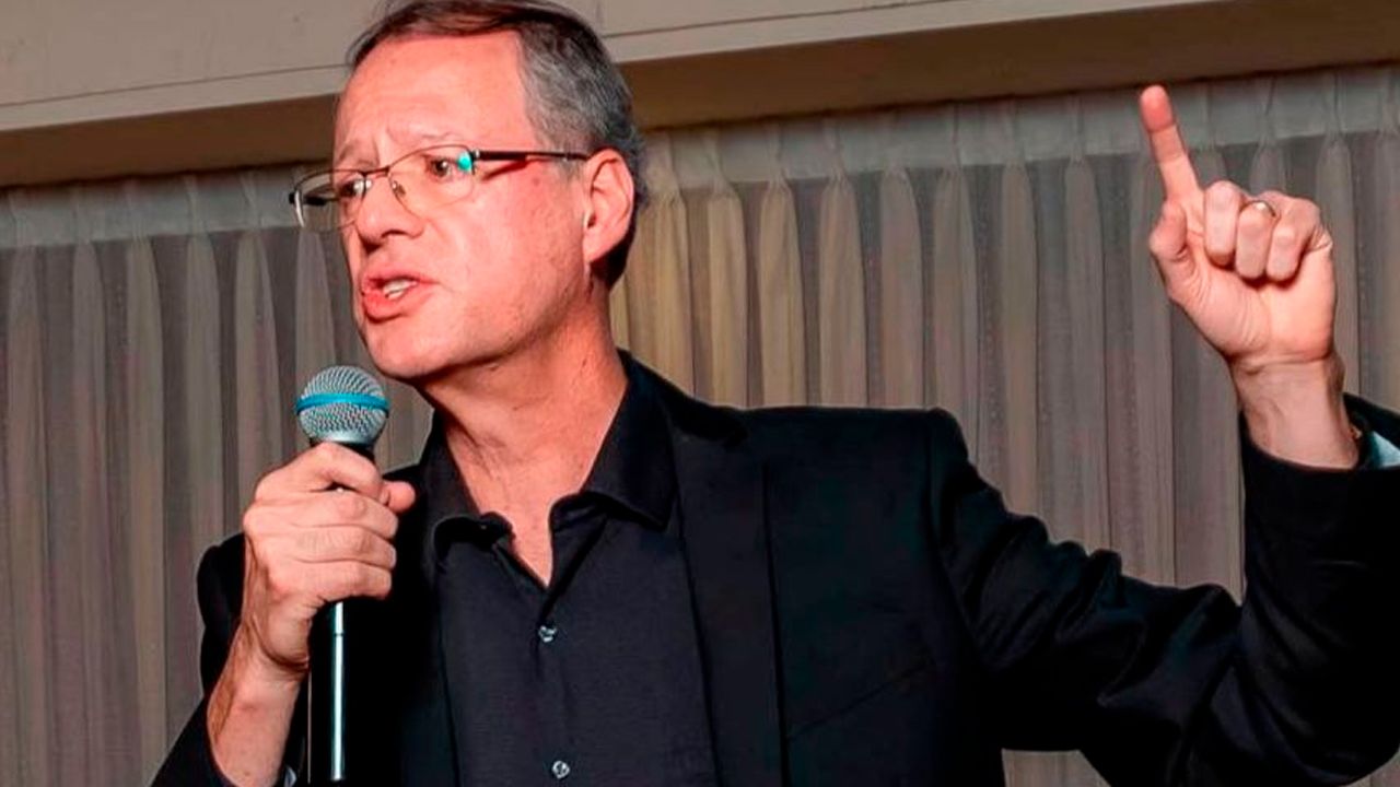 Dunn afirma que ajuste económico es inevitable pese a costos políticos y sociales