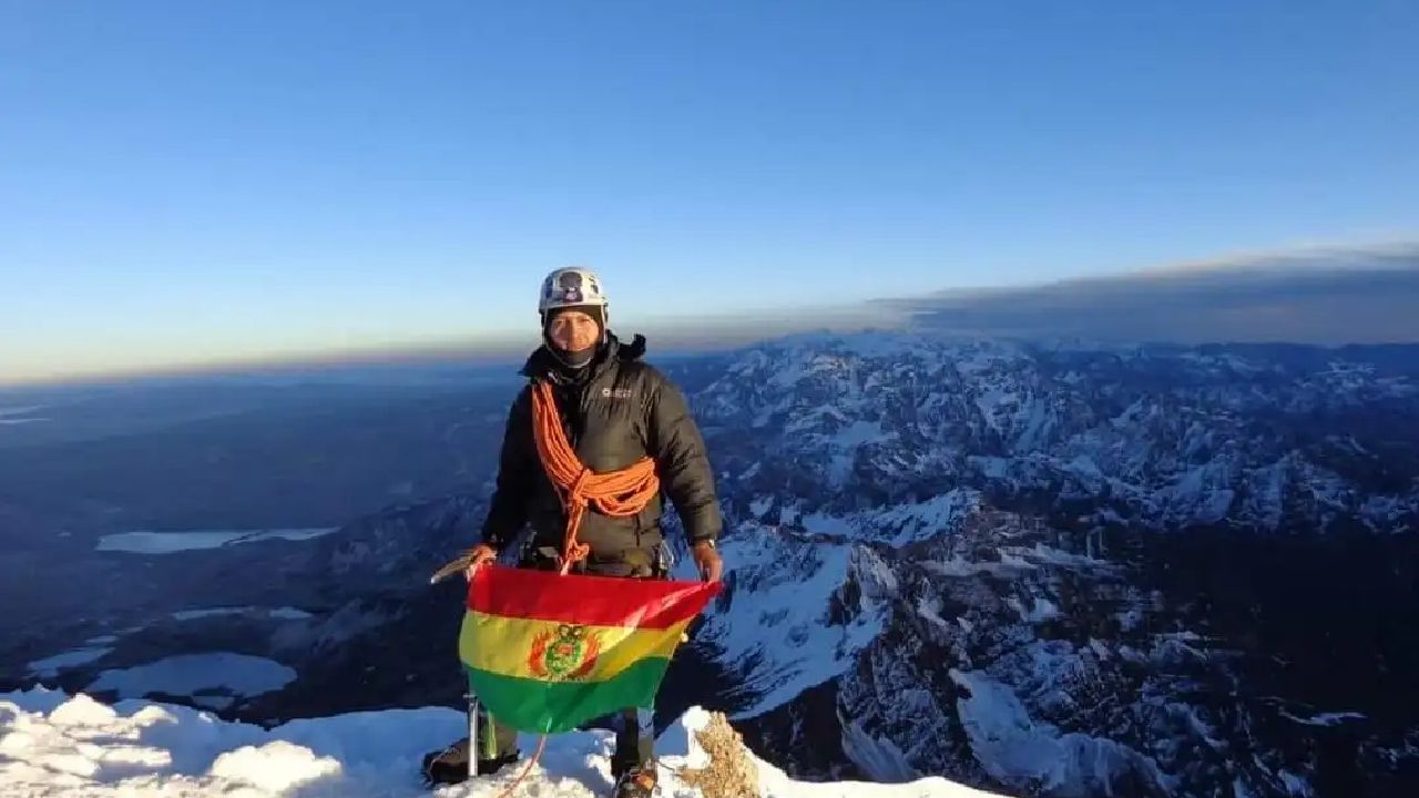 Boliviano Hugo Ayaviri en la cima del Gasherbrum I