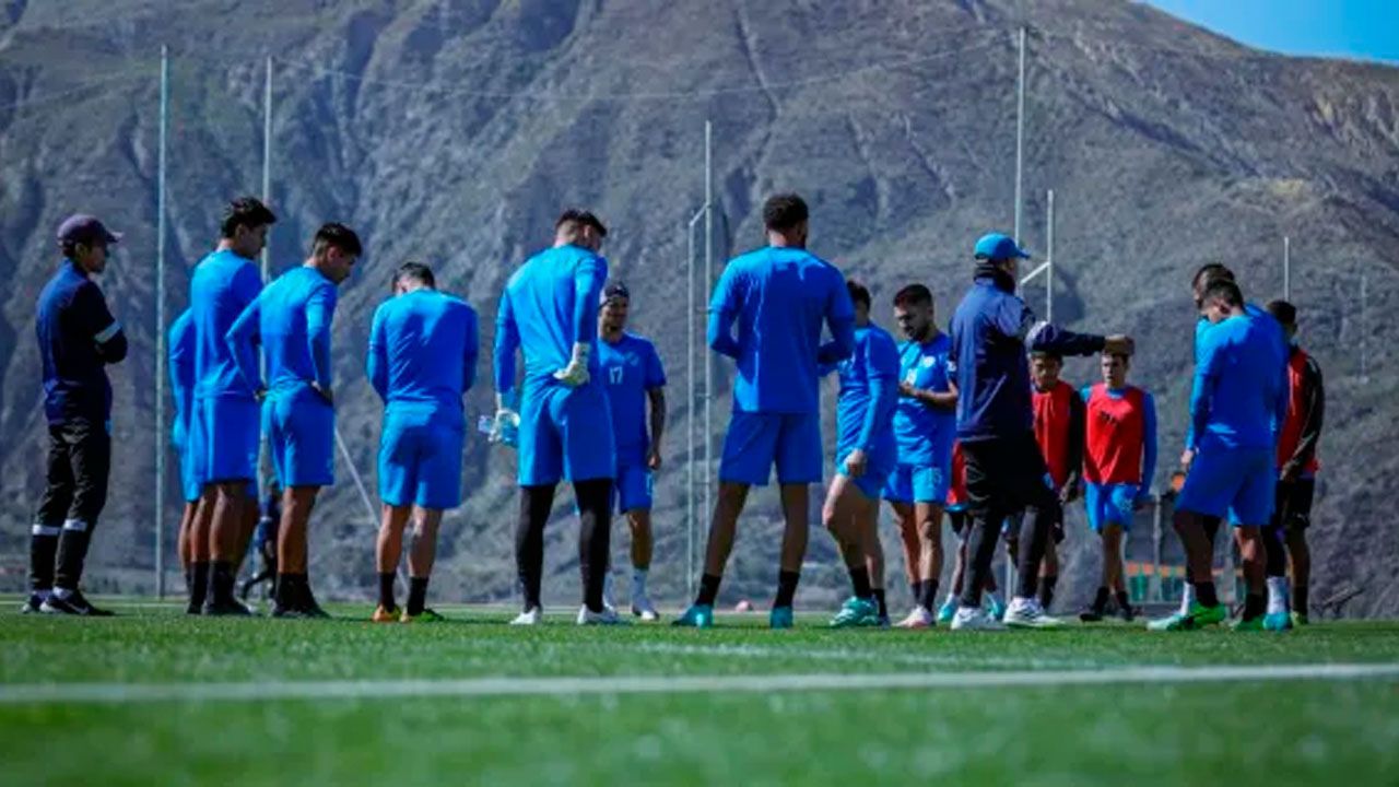 Bolívar busca acercarse al liderato  frente a Independiente en Sucre