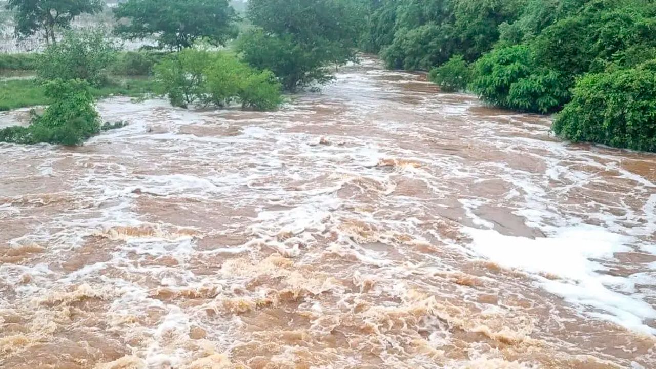 Ruptura de dique en Puerto Paila pone en riesgo a dos barrios