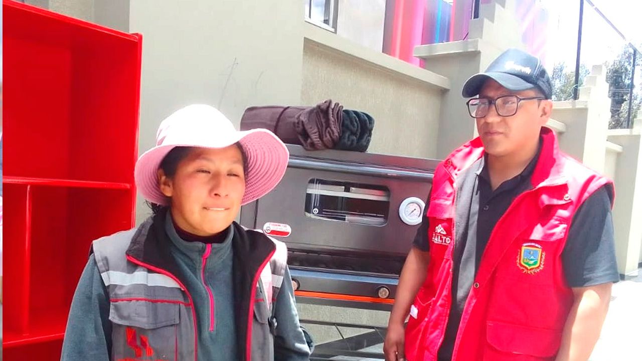 Madre de Nayeli recibe horno y víveres para impulsar su emprendimiento