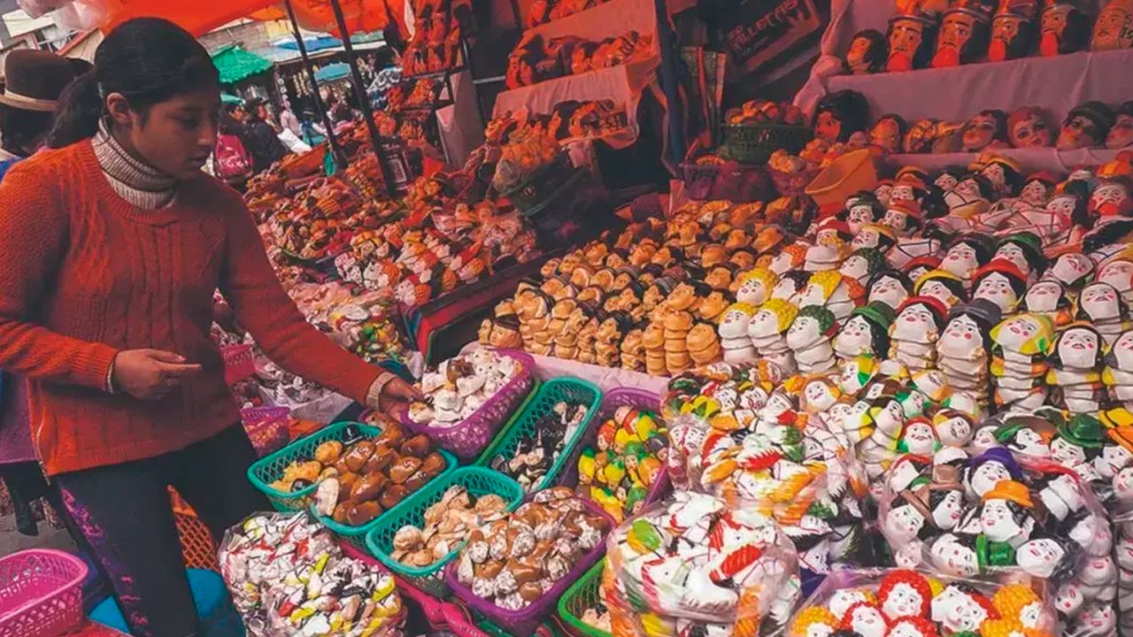 Familias preparan mesas de Todos Santos pese a alza de precios
