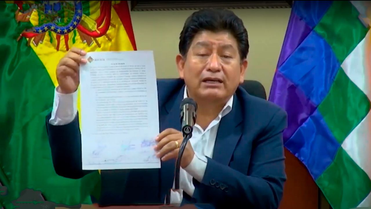 Firman convenio para construcción de la carretera Okinawa a los Troncos 