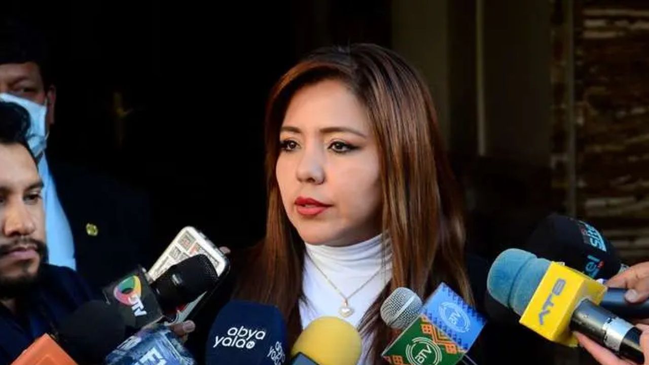 Alcón anuncia que habrá “buenas noticias” sobre el litio boliviano 