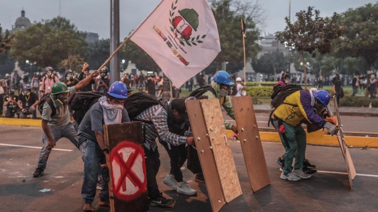 Perú cierra su celebración de sus 202 años de independencia con disturbios 