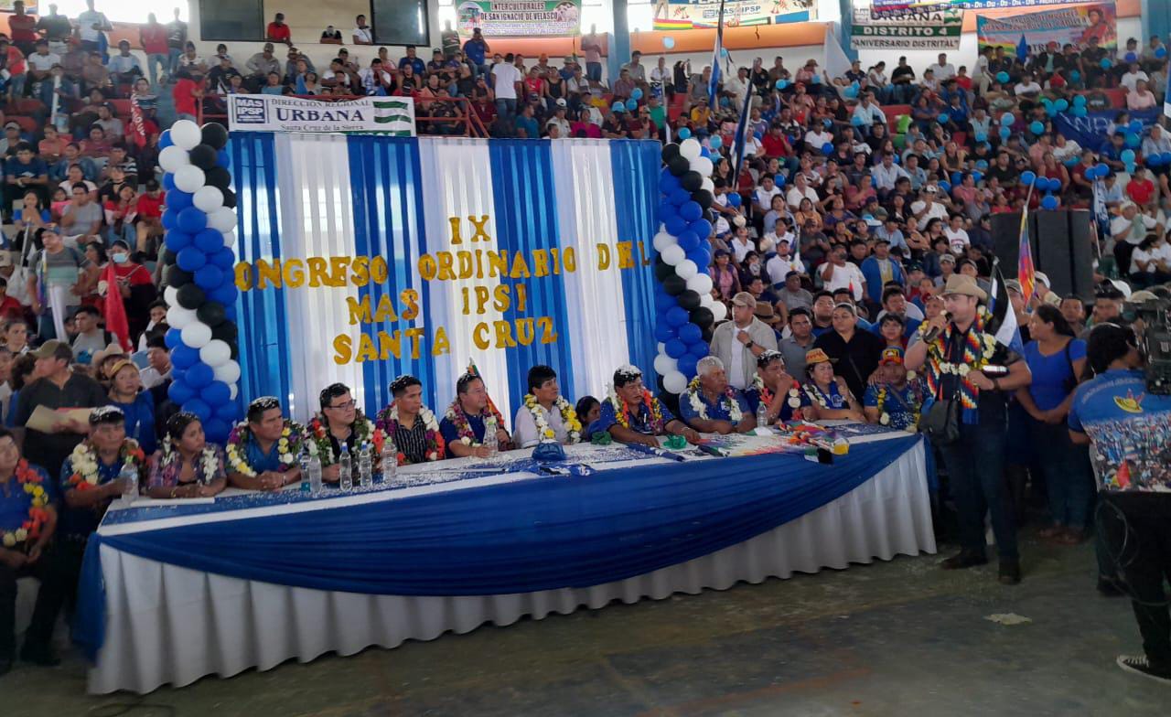 Autoridades y exautorides participan del noveno congreso del MAS