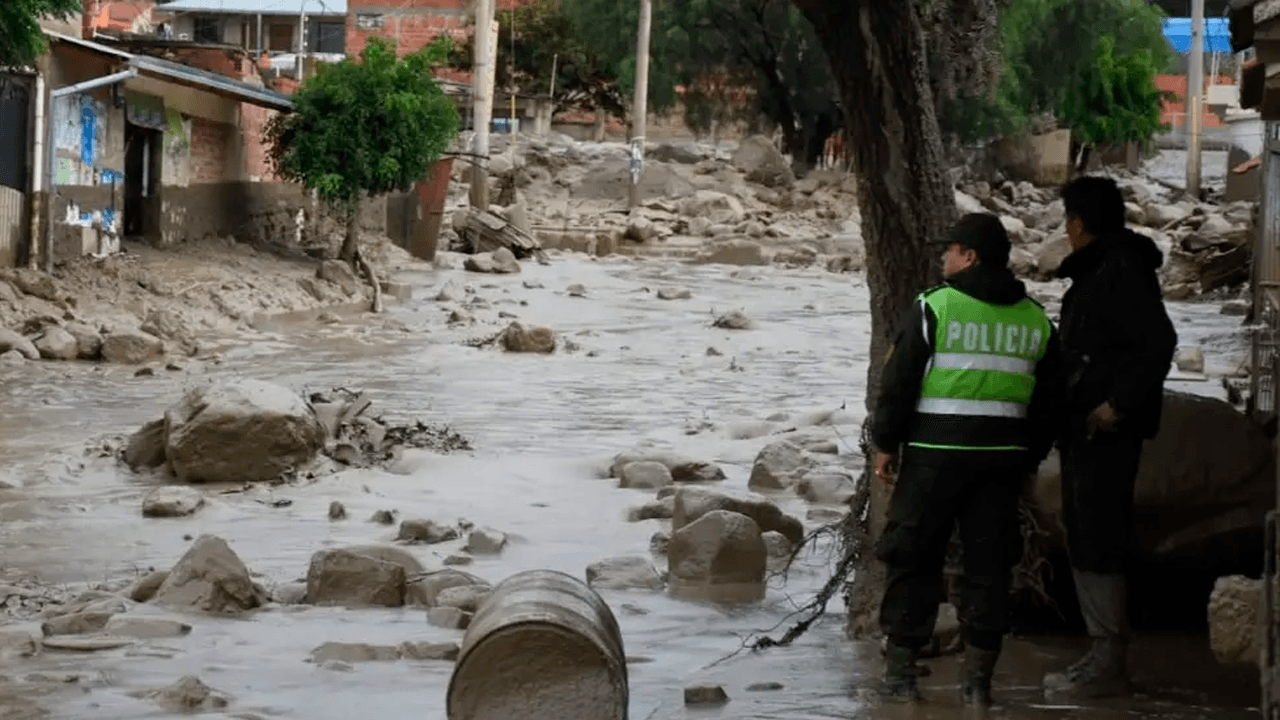Rescate en Samaipata: dos personas fueron salvadas mientras cinco siguen desaparecidas tras una mazamorra