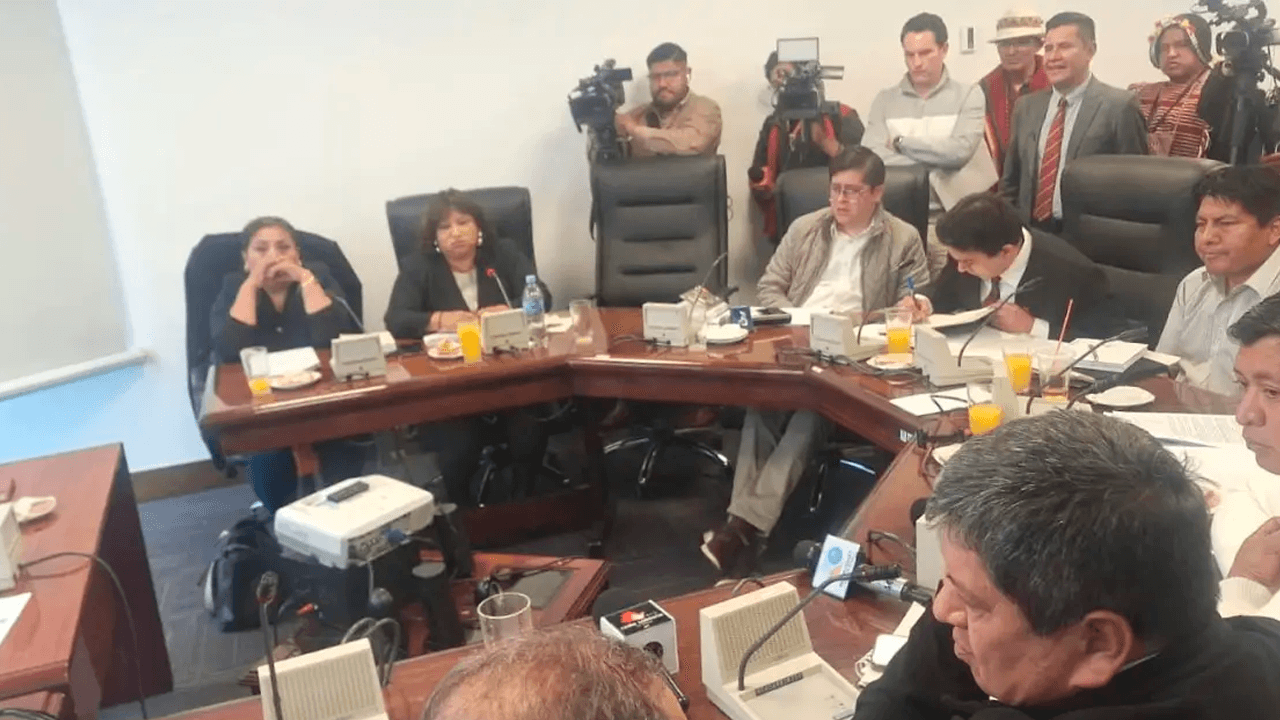 Fecha de las subnacionales en riesgo: Comisión de Constitución prolonga el trámite de la ley electoral
