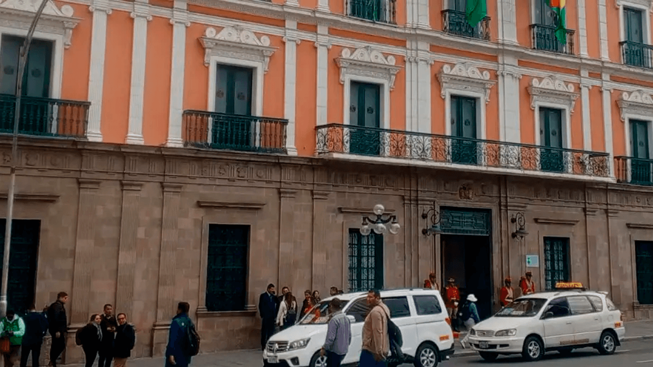 Suspenden posesión de nuevo ministro de Justicia tras designación de García Pinto