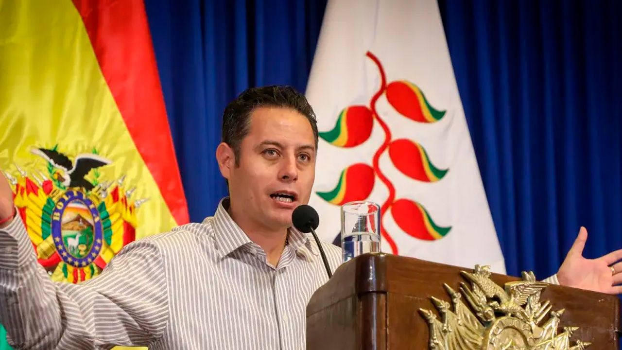 Lara cuestiona a Rodrigo Paz por designar a un odontólogo como viceministro de Deportes