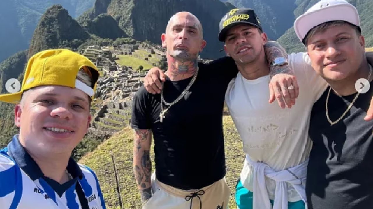 Cancelaron un show de Ke Personajes en Perú y Emanuel Noir cantó desde el balcón del hotel
