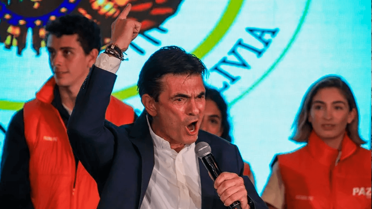 Presidente Paz critica que Evo construyó su museo con $us 8 millones para exponer unas pantuflas