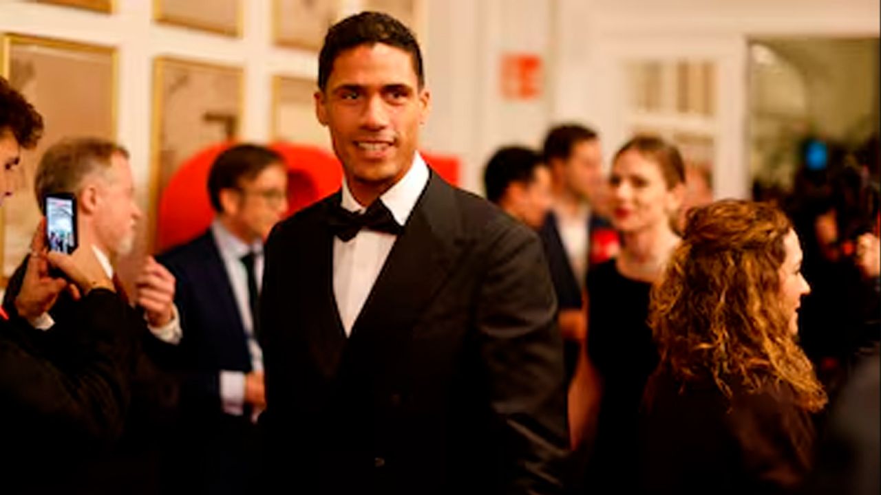 Varane recibe un reconocimiento  por su destacada trayectoria  deportiva