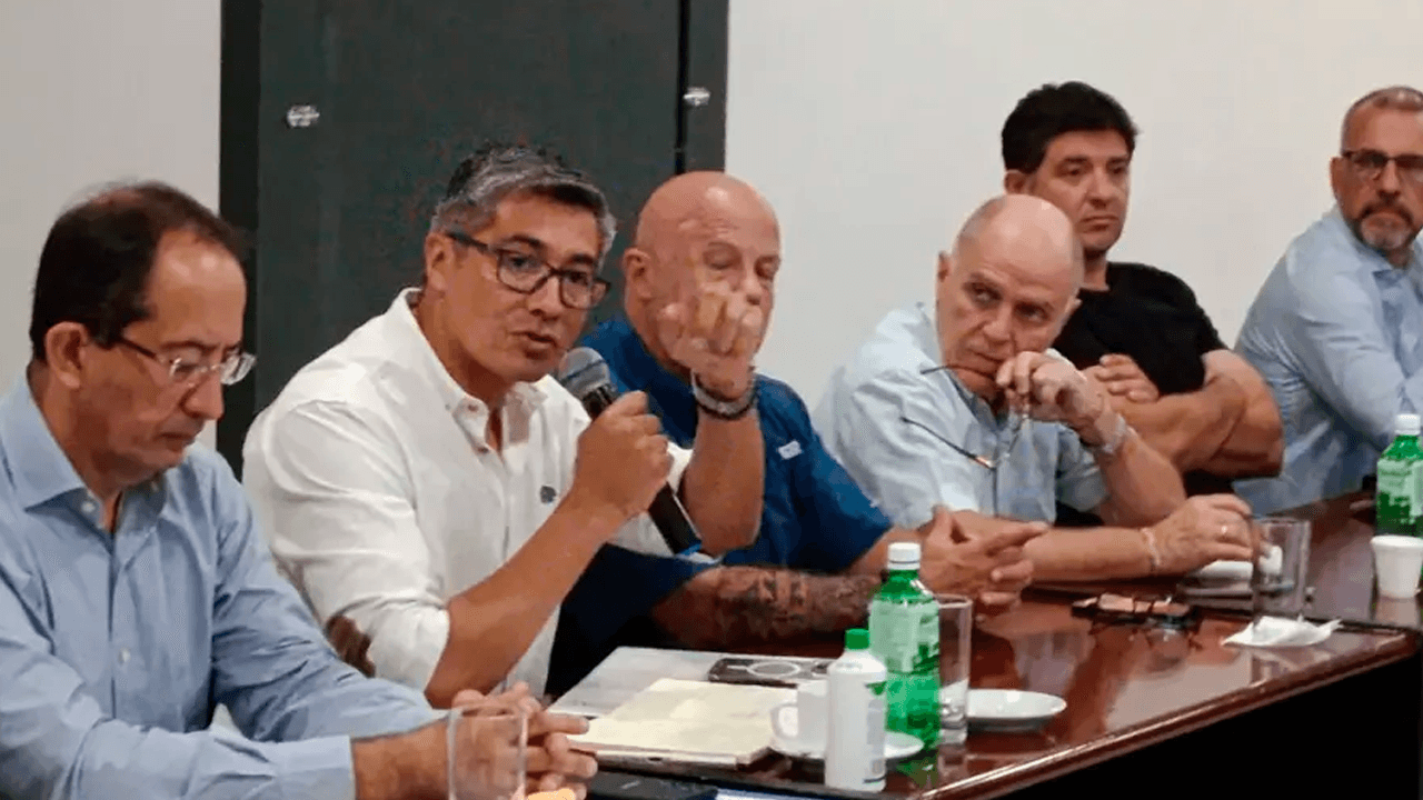 Gobierno y sector privado acuerdan mesas técnicas para facilitar exportaciones y agilizar devolución de impuestos