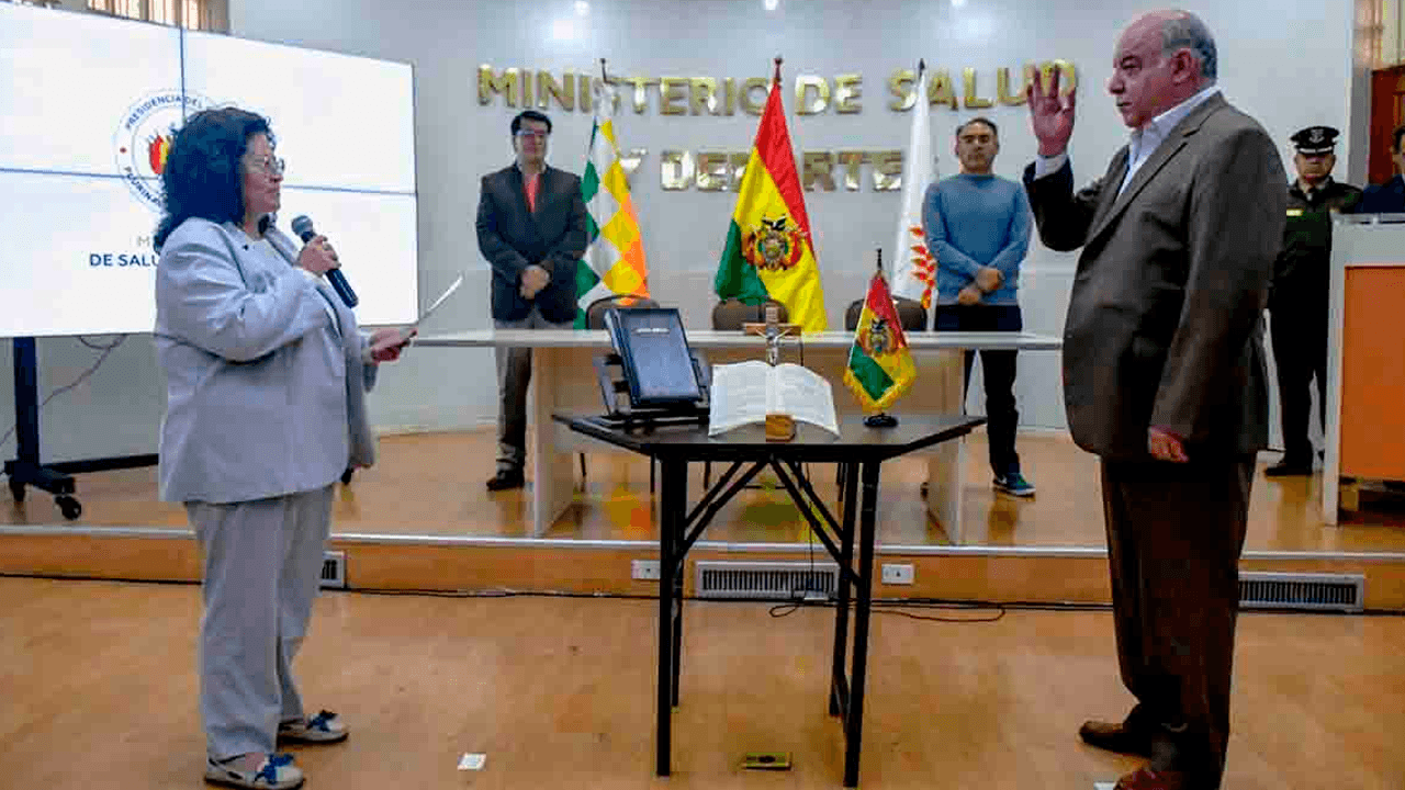 Wálter Germán Hoyos es posesionado como nuevo gerente de la Caja Nacional de Salud