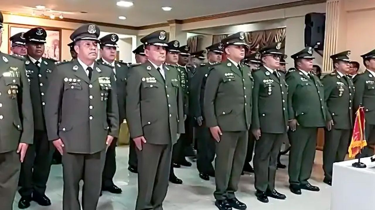 Altos mandos policiales asumen nuevas jefaturas tras acto oficial en La Paz