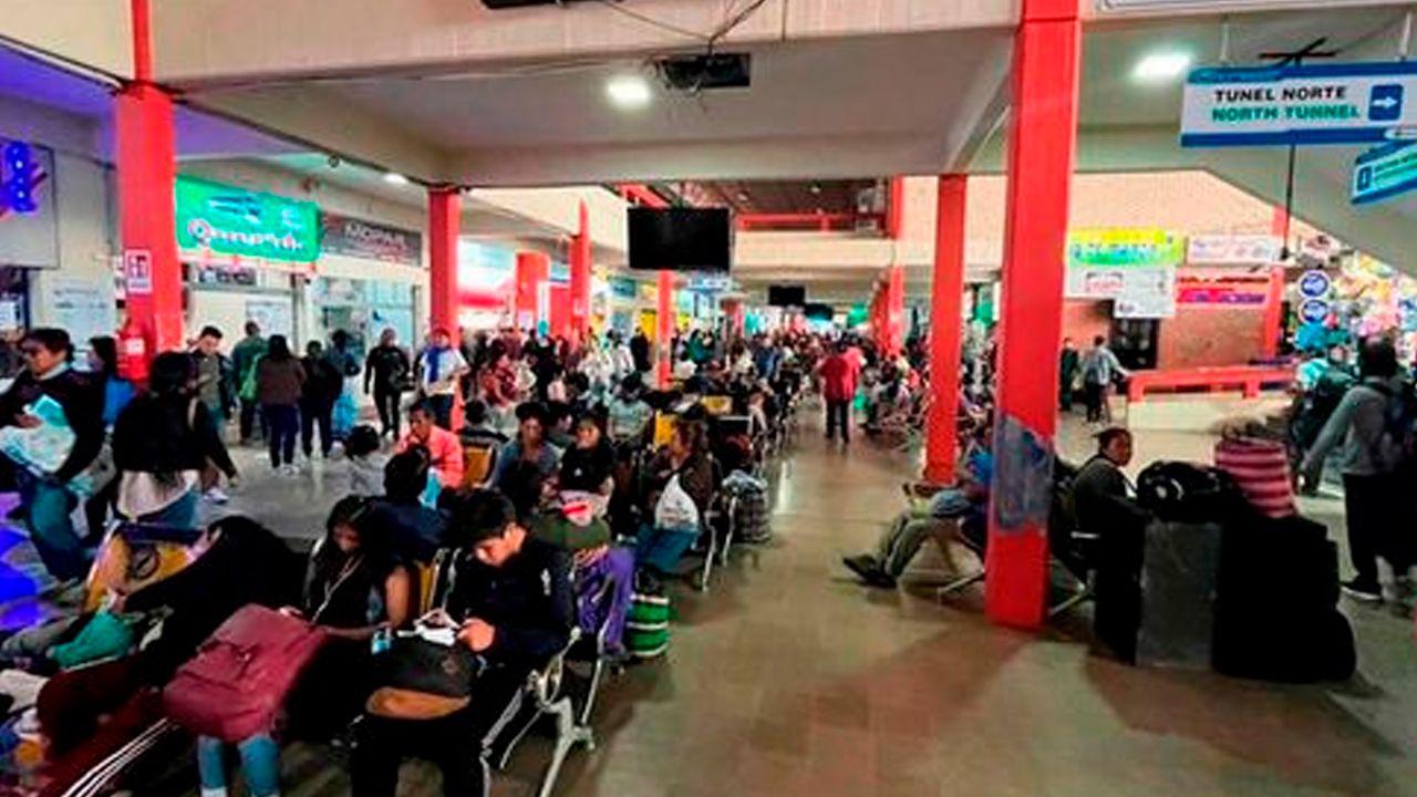 Viajeros denuncian pasajes elevados mientras la ATT pide reportar cobros abusivos