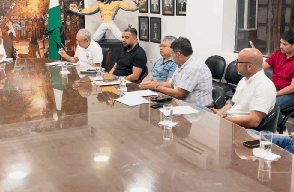 Cívicos y Gobernación de Santa Cruz acuerdan trabajar mejoras en proyecto de electrificación