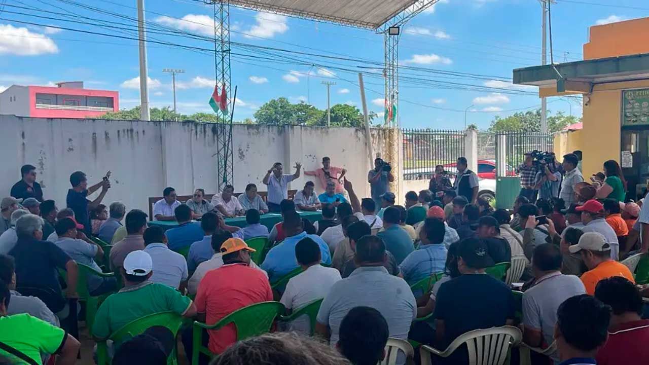 Fedectrans declara paro indefinido en Santa Cruz por rechazo a la eliminación de la subvención a combustibles