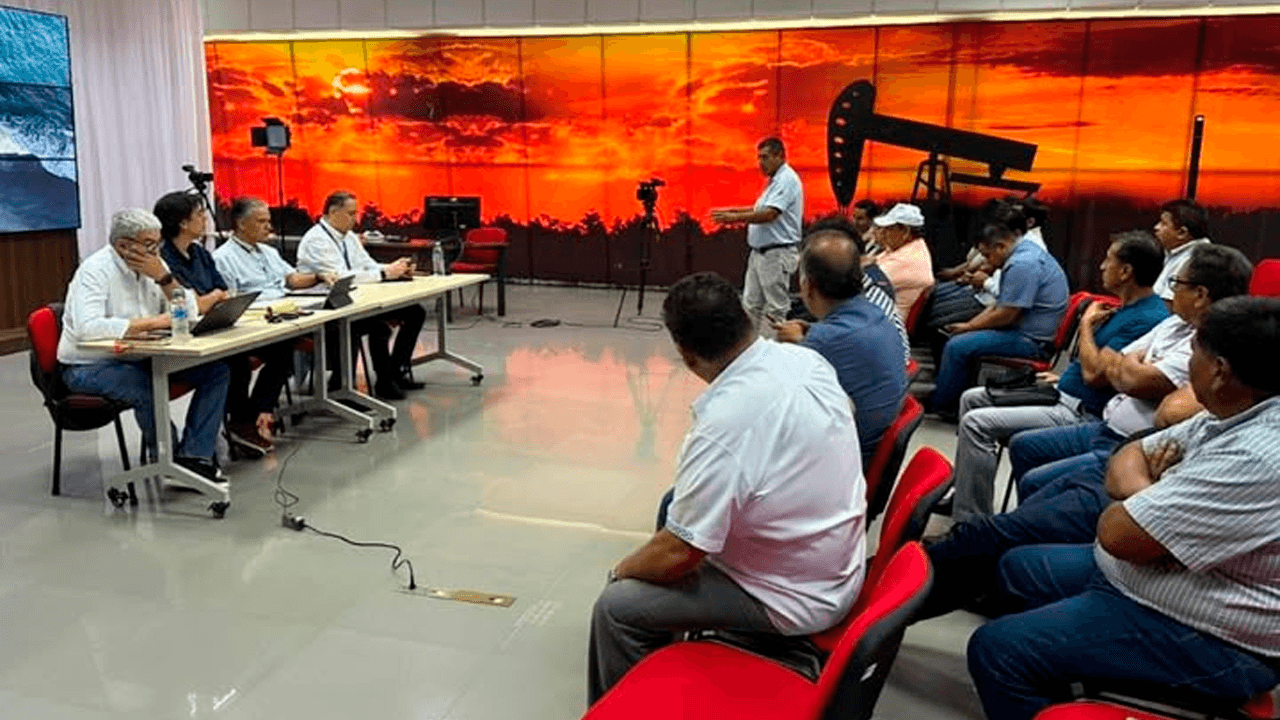  Gobierno con transportistas alcanzan un acuerdo en beneficio del sector del país