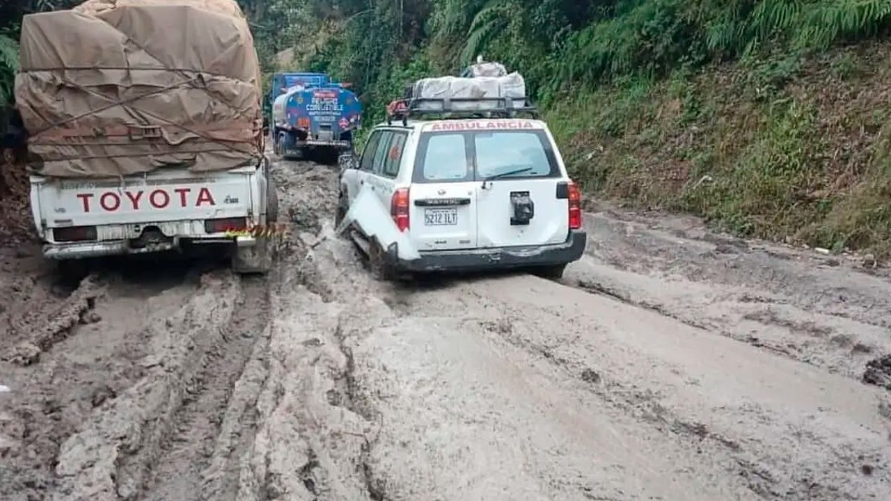 Apolo queda aislado por lluvias y deterioro de la carretera